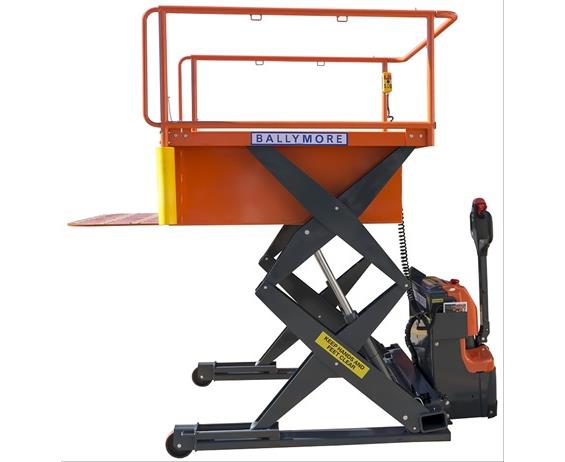 BALLYMORE&#39;S POWERED PORTABLE LOADING DOCK